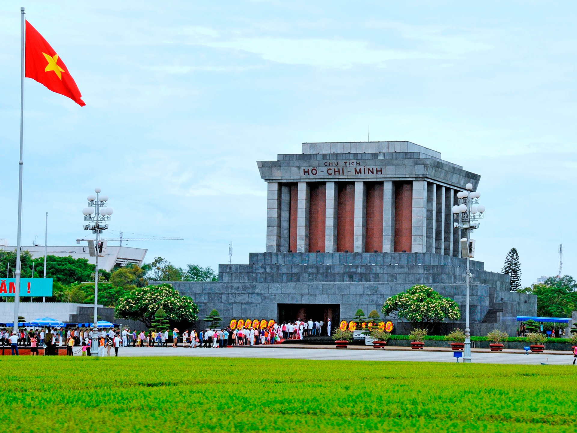 Viếng thăm Lăng Chủ tịch Hồ Chí Minh